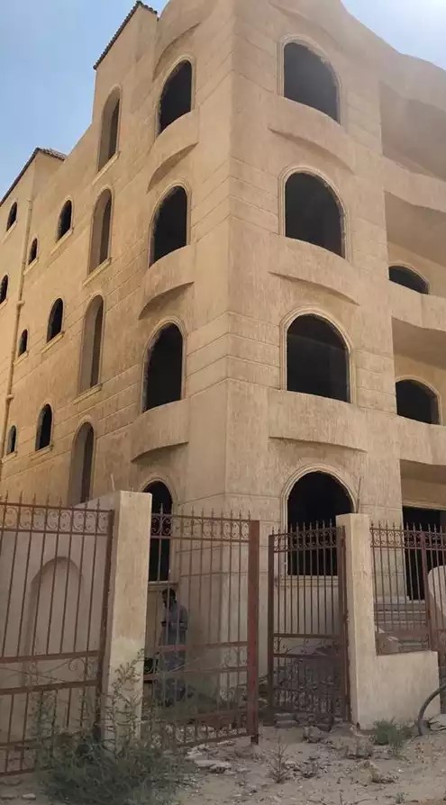 عمارة للبيع حدائق اكتوبر نصف تشطيب