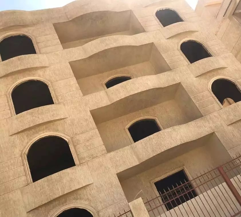 عمارة للبيع حدائق اكتوبر نصف تشطيب